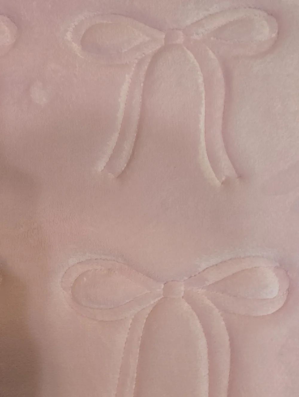 Juicy Couture Home Embossed Bow Plush Bath Rug- LG